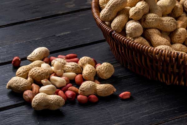 بادام زمینی تازه میان وعده ای خوش طعم